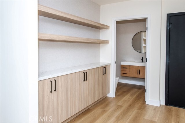 Building Photo - 7760 Independence Ave