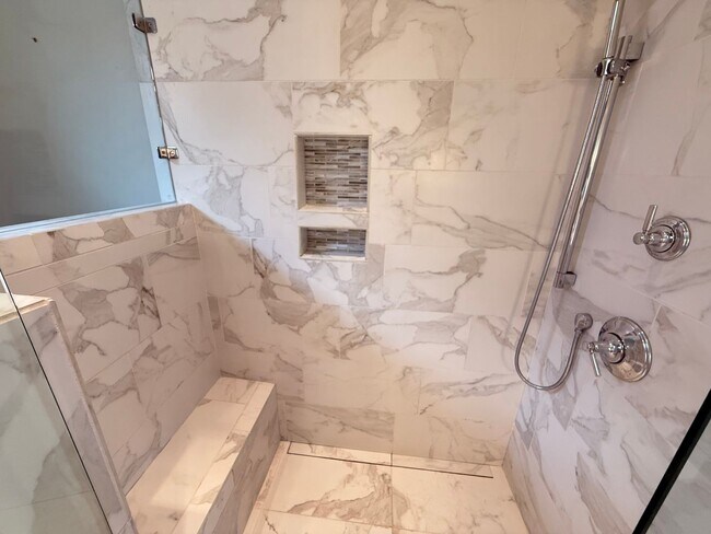 Building Photo - 1 Bedroom 1 Bath Condo in Harleston Villag...