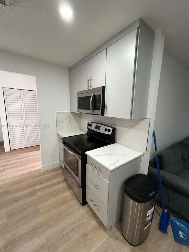 Building Photo - 4434 SW 59th Ct