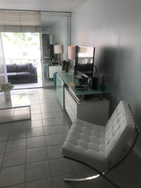 Building Photo - 1817 S Ocean Dr