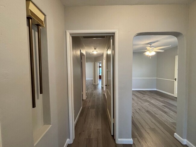 Building Photo - 2nd St., 829-831