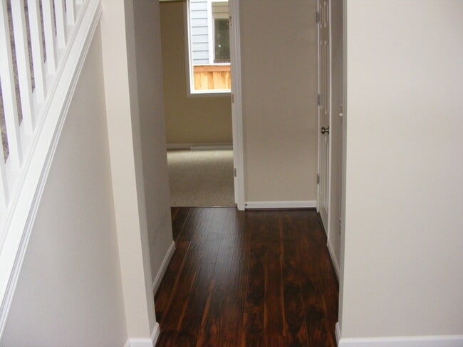 Building Photo - 4 bedroom plus a den in Puyallup