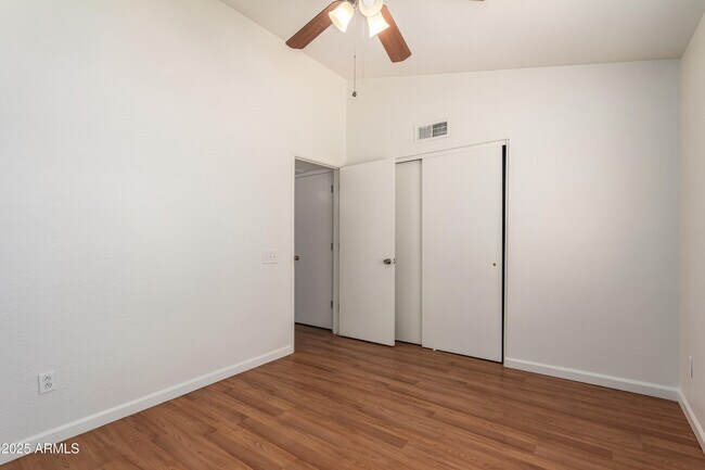 Building Photo - 3002 W Mohawk Ln
