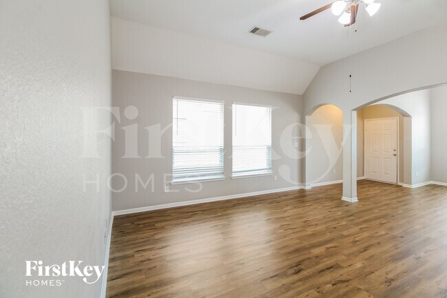 Building Photo - 4810 Bay Vista Dr