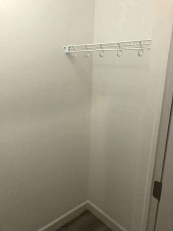 Building Photo - 628 Davis St