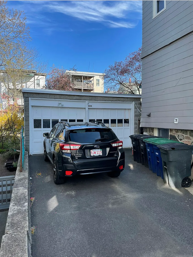 Parking - 14-2 Dow St