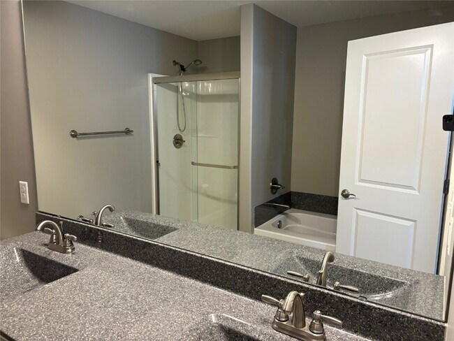 Building Photo - 22 Tennis Ct