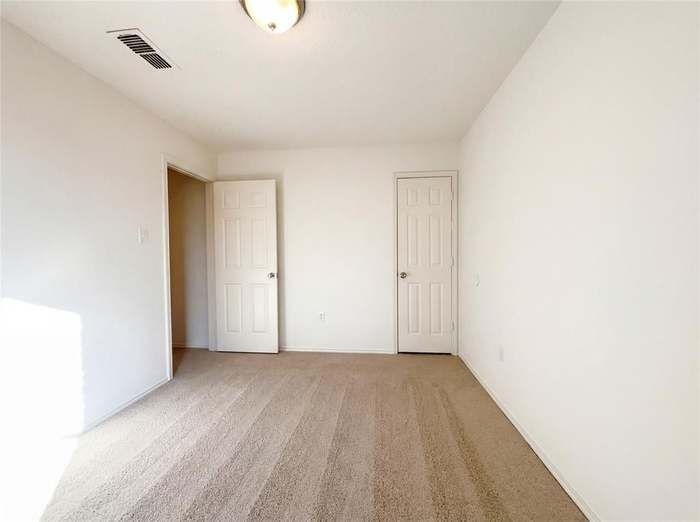 Building Photo - 709 Sandy Trail