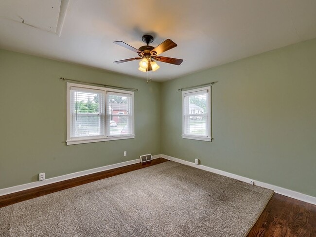 Building Photo - Adorable 2 Bedroom Single Family Home