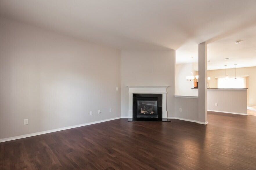 Building Photo - 2118 Buckleigh Dr
