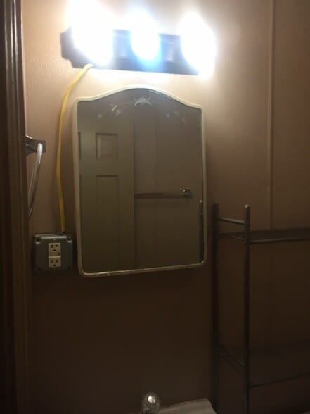 Building Photo - 910 W Cantwell Ave