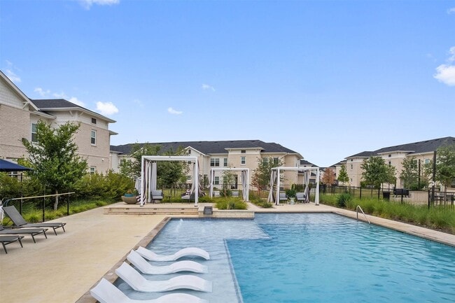 Building Photo - 1101 Halsey Dr
