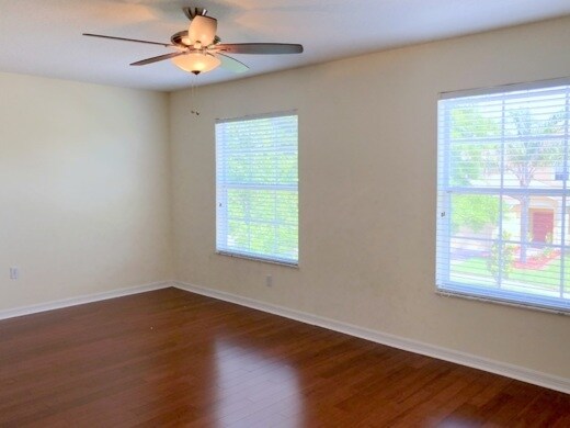 Building Photo - Beautiful 4 bedroom/3 bathroom Home