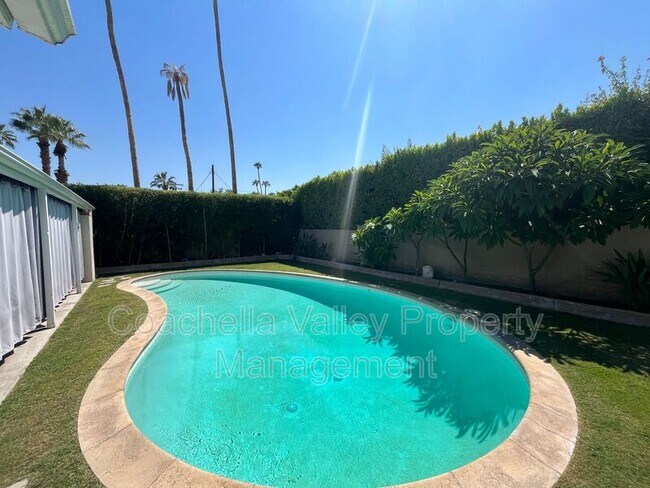 Building Photo - 1680 E Mesquite Ave