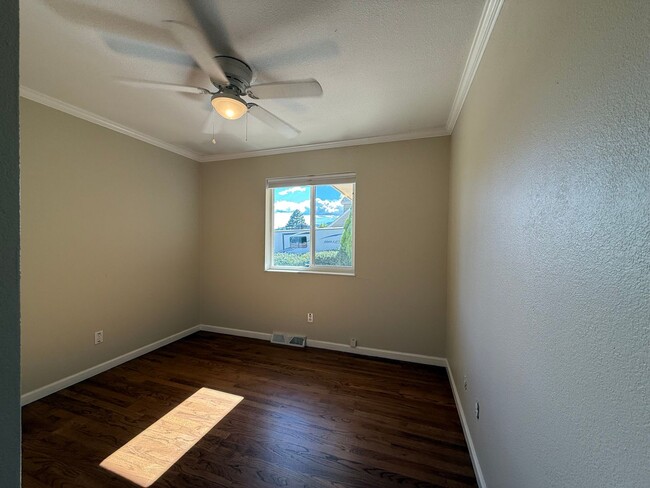 Building Photo - Five Bedroom House Close To Ft. Carson