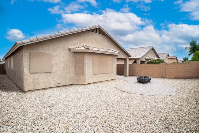 Building Photo - 3717 W Santa Cruz Ave