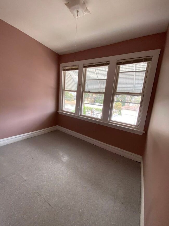 Building Photo - 3056 W Lyndale St