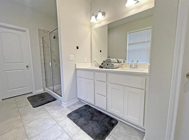 Building Photo - 7516 Saginaw Dr