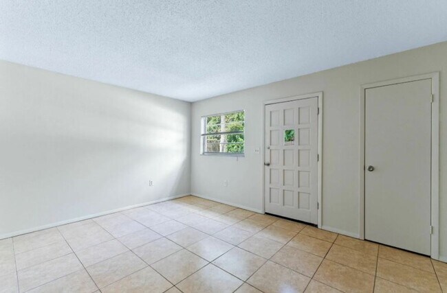 Building Photo - Hardin Place #A
