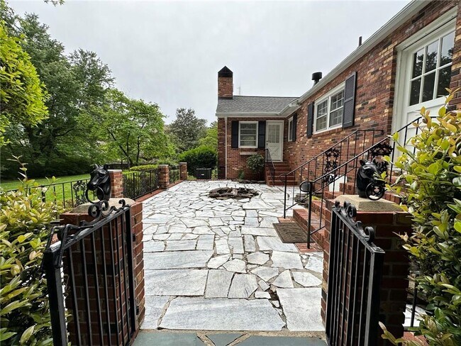 Building Photo - 520 Coleman Dr