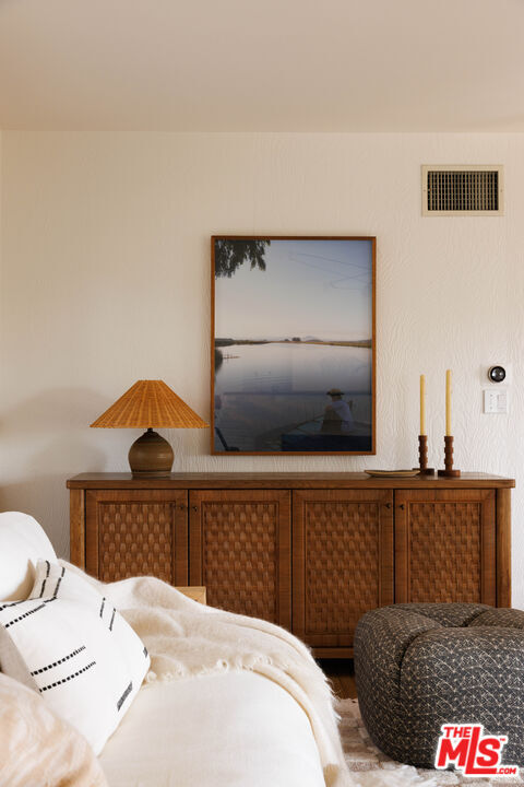 Building Photo - 1575 E Loma Alta Dr