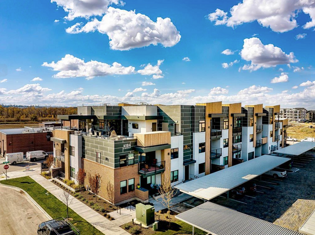 Building Photo - Stylish 1 Bed, 1 Bath Main-Level Condo in ...