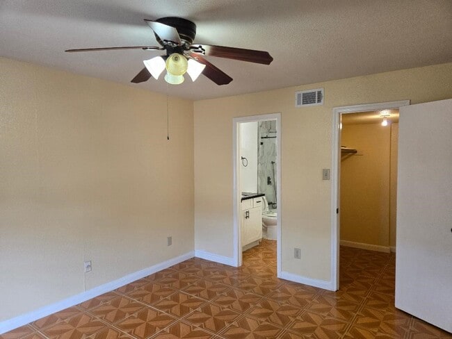 Building Photo - 10823 Braes Bend Dr