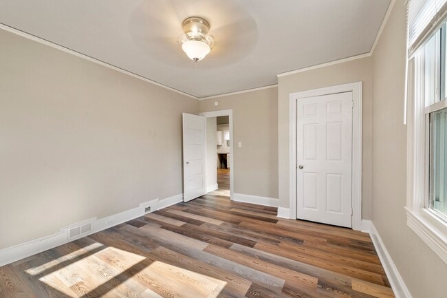 Building Photo - 1015 Martin St