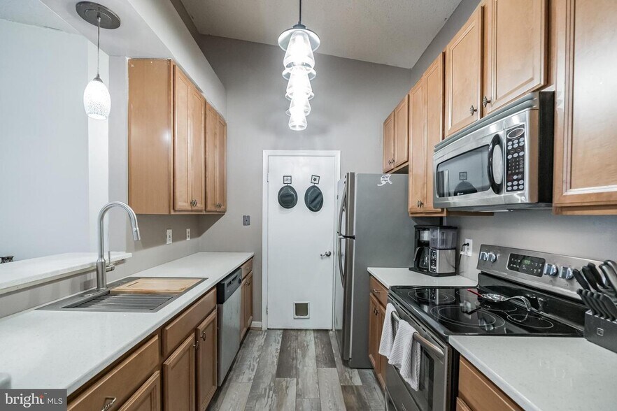 Building Photo - 7705 Lafayette Forest Dr