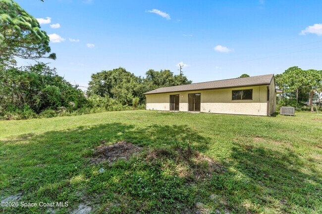 Building Photo - 920 San Filippo Dr SE