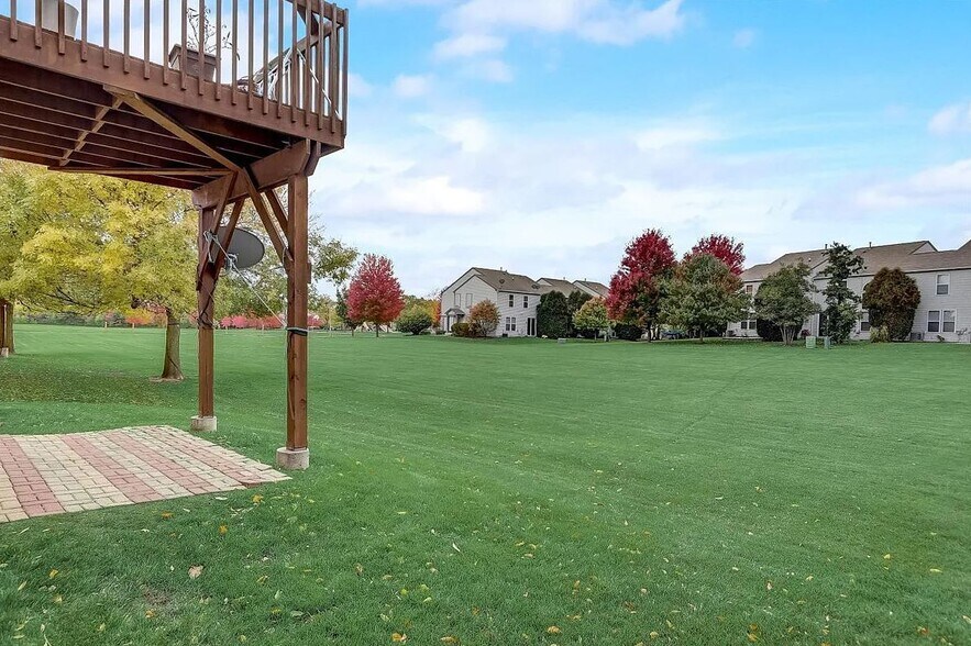 Backyard - 3333 Bromley Ln