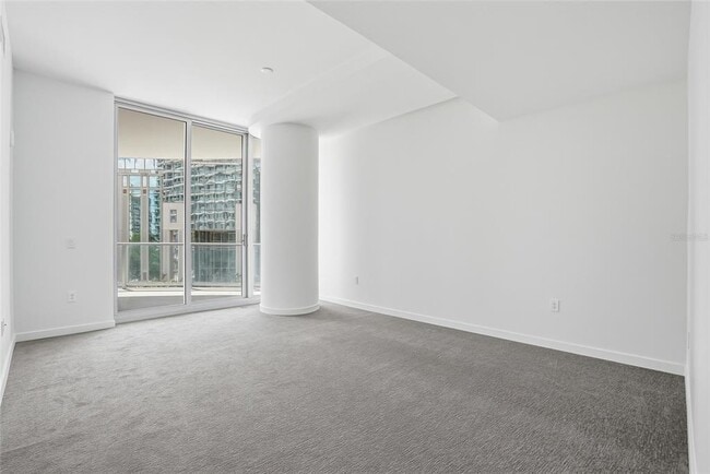 Building Photo - 400 Central Ave