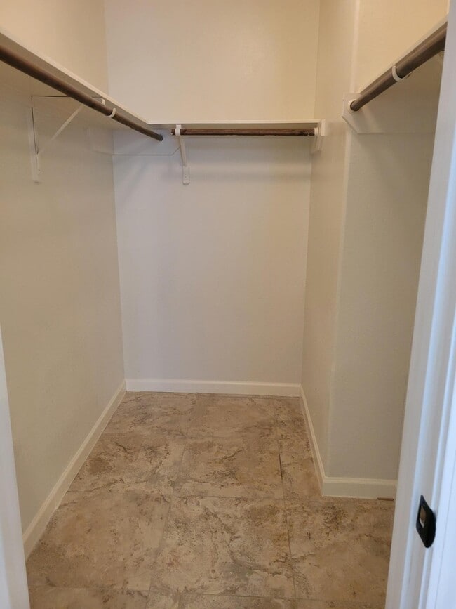 Building Photo - 12134 Greensbrook Forest Dr