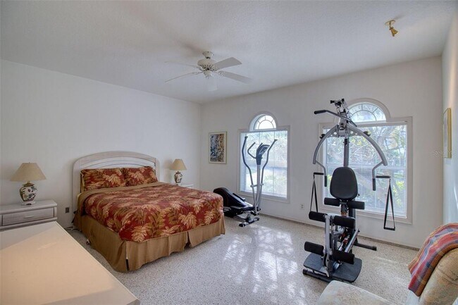 Building Photo - 131 Sands Pt Dr
