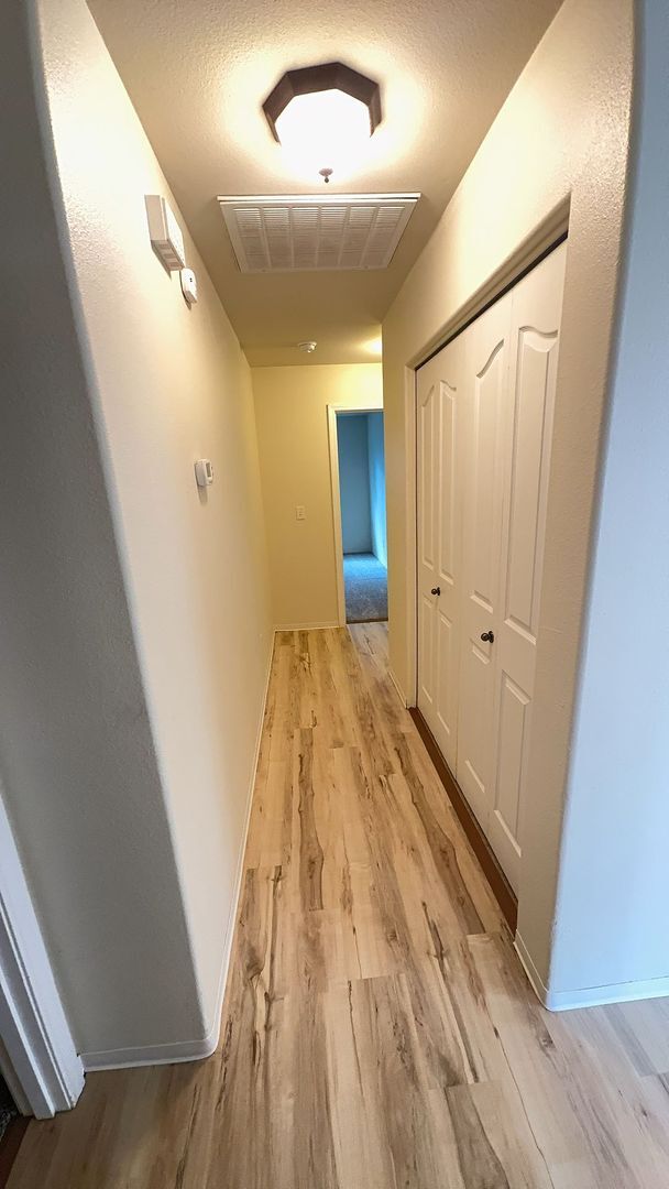 Building Photo - 3 Bedroom 2 Bath Duplex