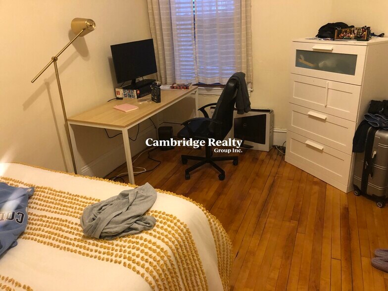 Building Photo - 218 Harvard St