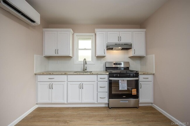 Building Photo - 72 S Main St