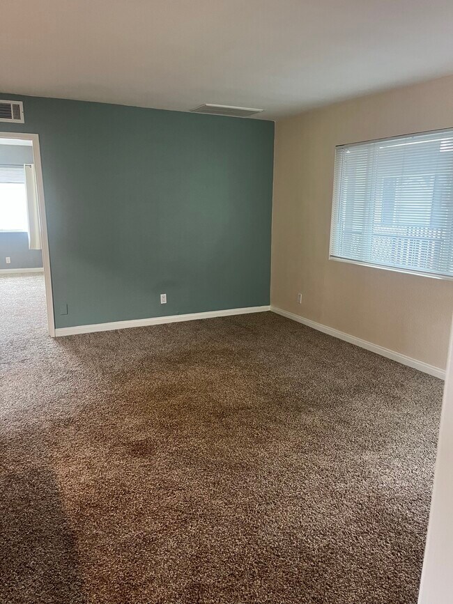 Building Photo - 2678 Santa Ana Ave