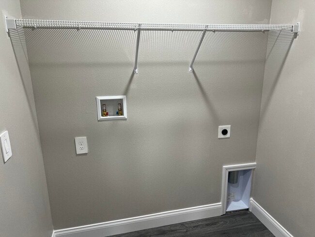 Building Photo - 838 San Filippo Dr SE