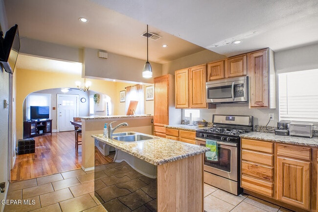 Building Photo - 3611 Yandell Dr