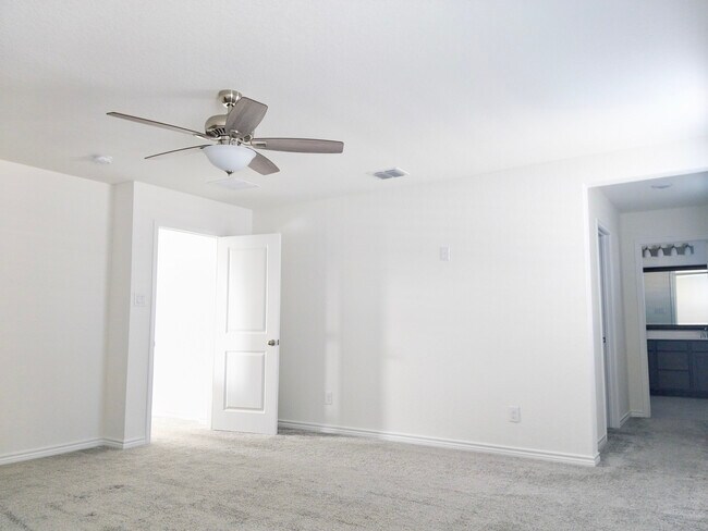 Building Photo - 3865 Bentwood Way