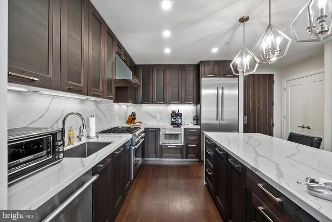 Building Photo - 1330 Lancaster St