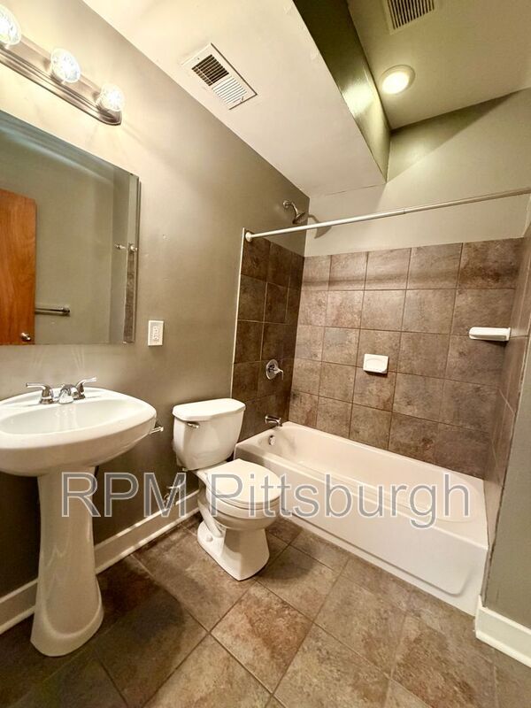 Building Photo - 3947 Mintwood St