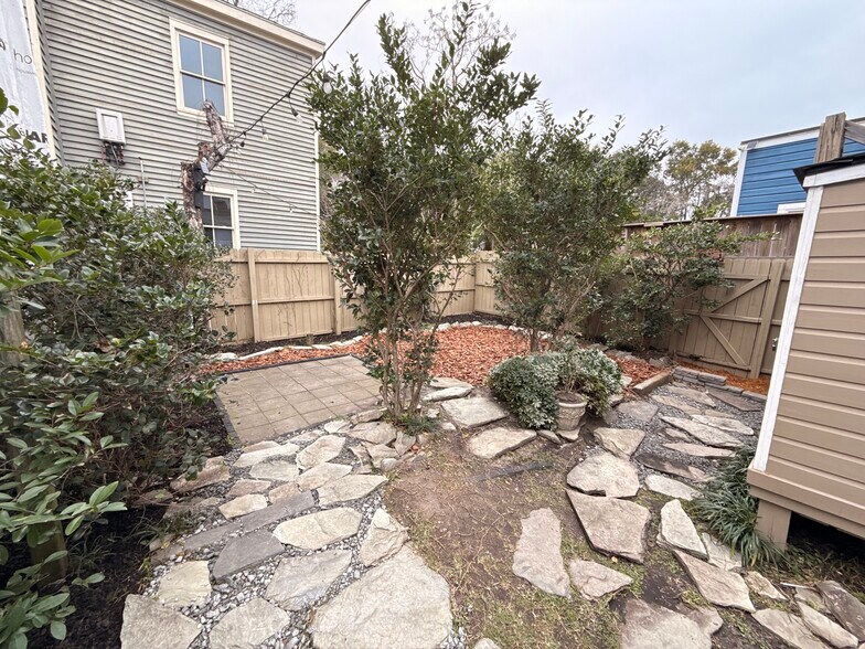 Building Photo - 34 Amherst St