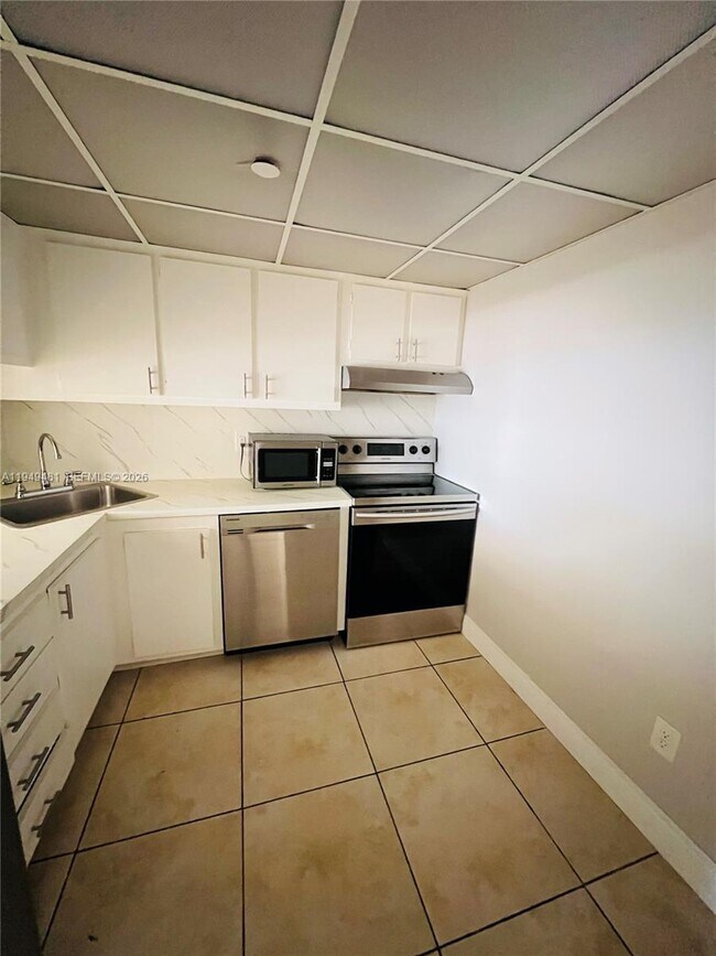 Building Photo - 1470 NE 123rd St