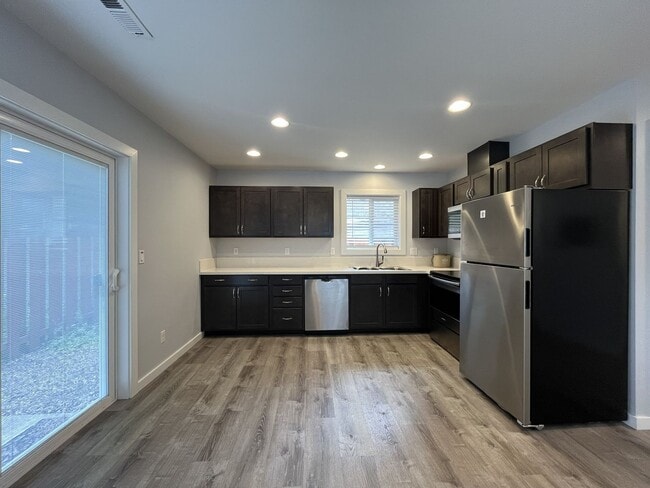 Building Photo - Modern Kerns 2BD ADU - Walk to Portland's Best Dining, Coffee and Nightlife