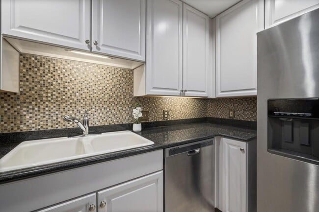 Building Photo - 195 14th St NE