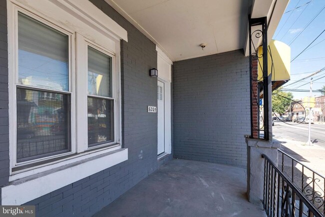 Building Photo - 6205 Elmwood Ave