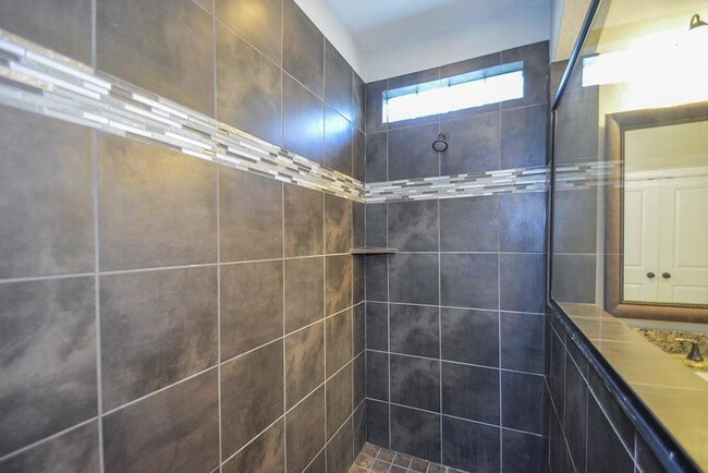 Building Photo - 1110 Oakwood Pass Ct