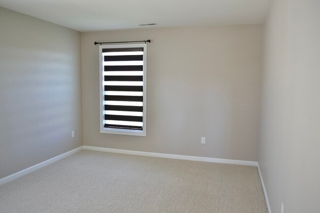 Building Photo - 8 Spicebush Ct